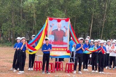 UBND XÃ TỊNH GIANG TỔ CHỨC LỄ KHAI MẠC ĐẠI HỘI THỂ DỤC THỂ THAO XÃ TỊNH GIANG LẦN THỨ III NĂM 2025 VÀ NGÀY CHẠY OLYMPIC VÌ SỨC KHỎE TOÀN DÂN
